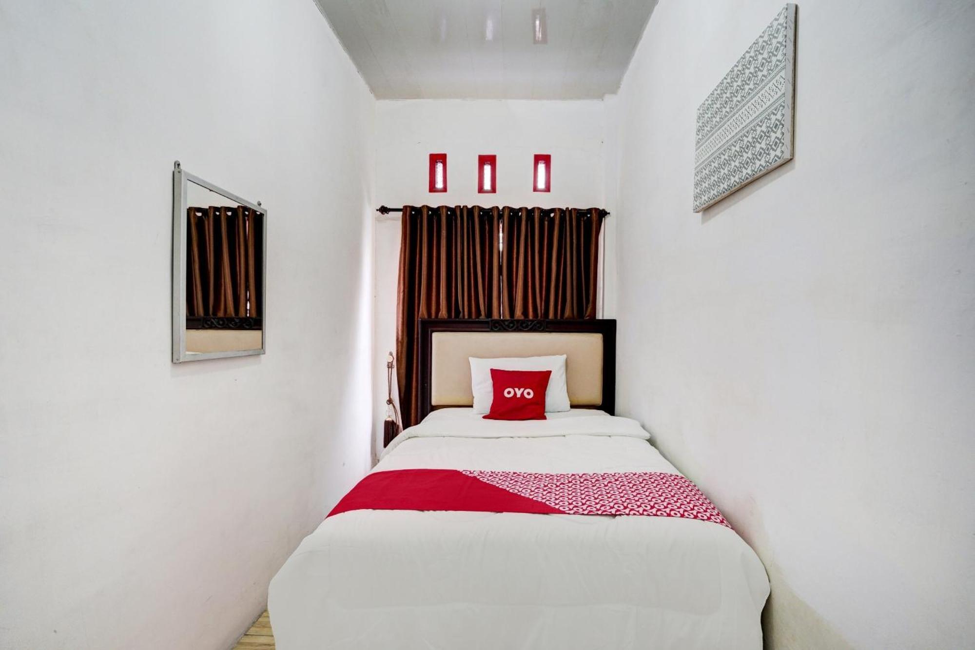 Oyo 90645 Karisma Residence Балиге Екстериор снимка