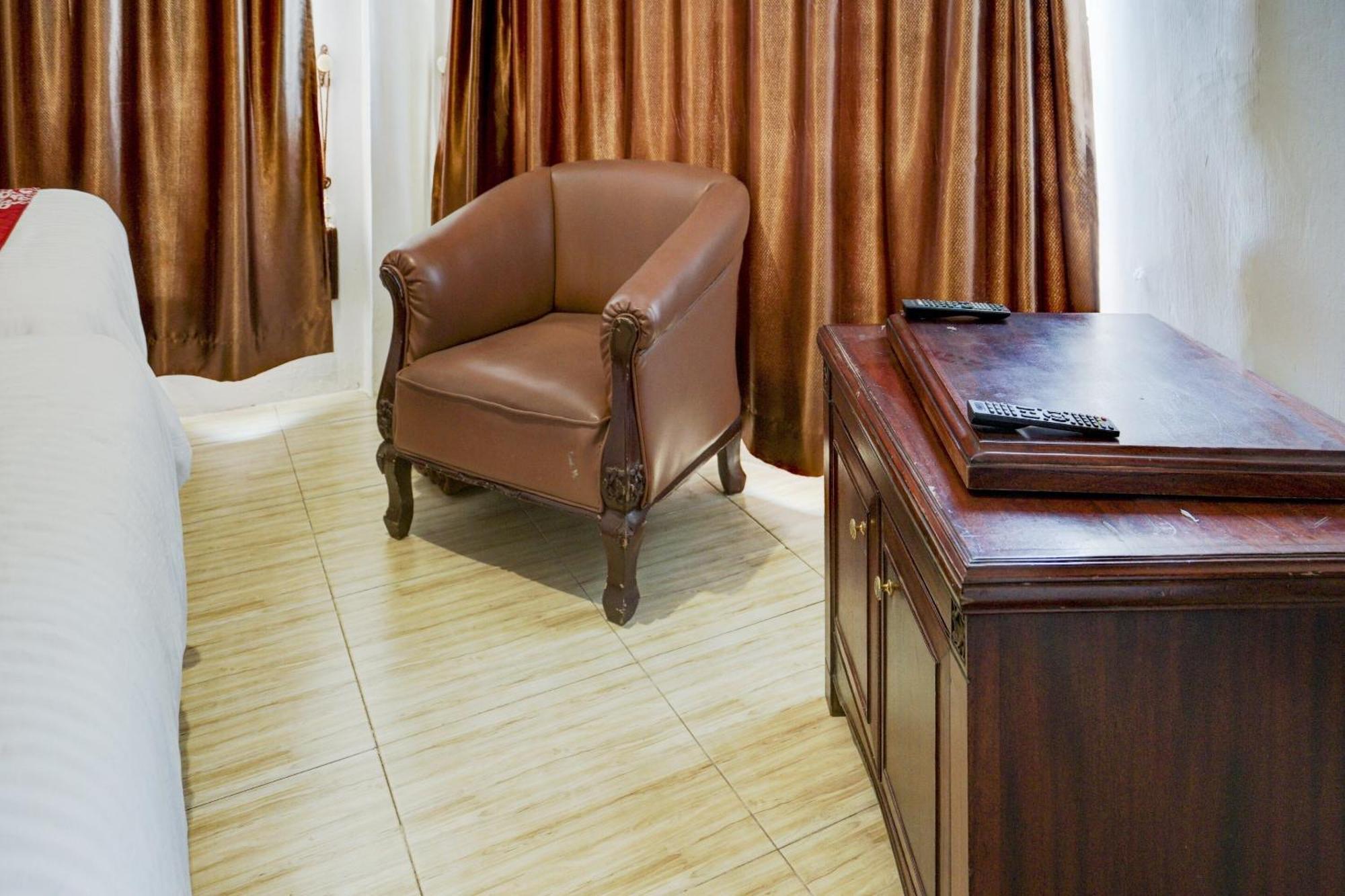Oyo 90645 Karisma Residence Балиге Екстериор снимка