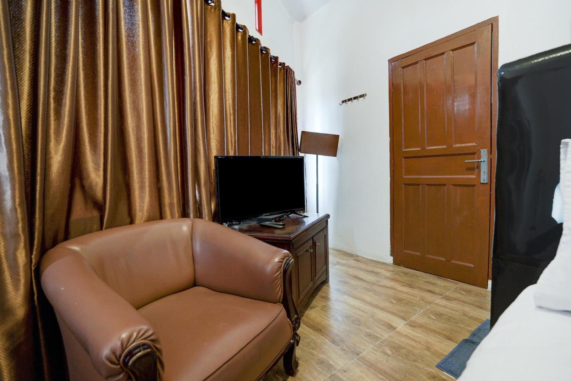 Oyo 90645 Karisma Residence Балиге Екстериор снимка