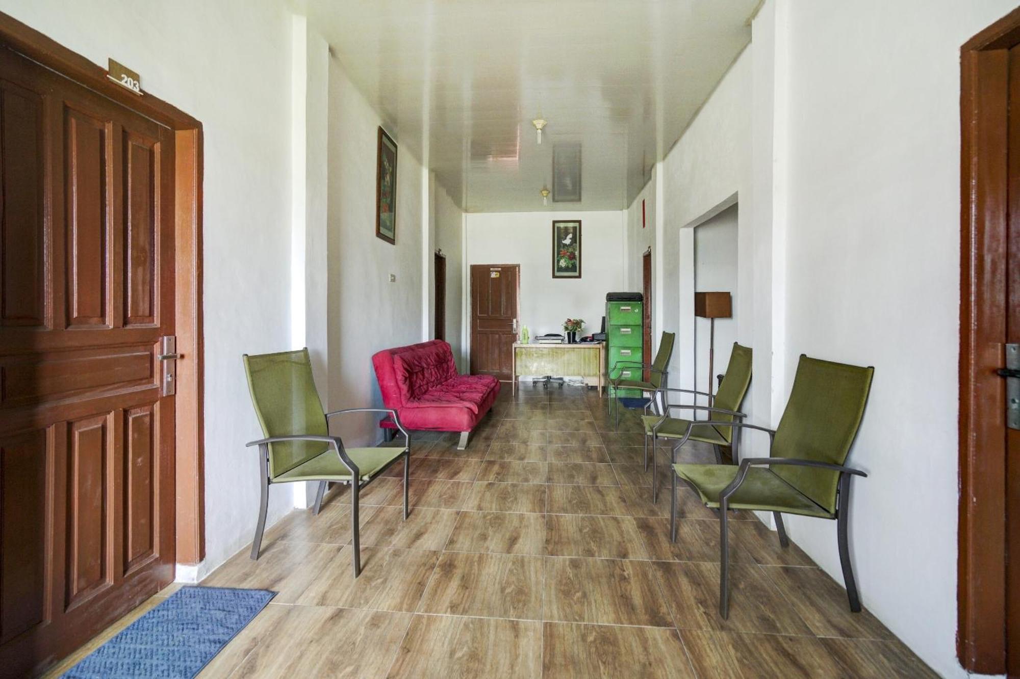 Oyo 90645 Karisma Residence Балиге Екстериор снимка